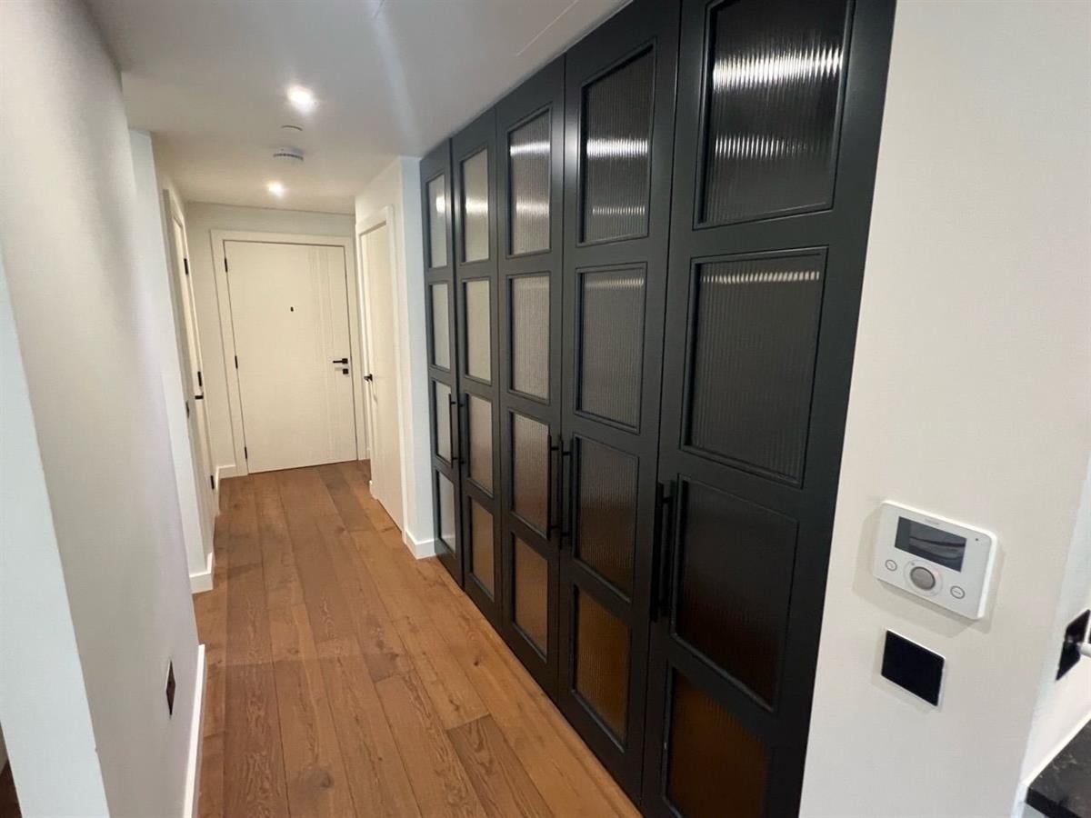 Room Vaughan Way in Greater London