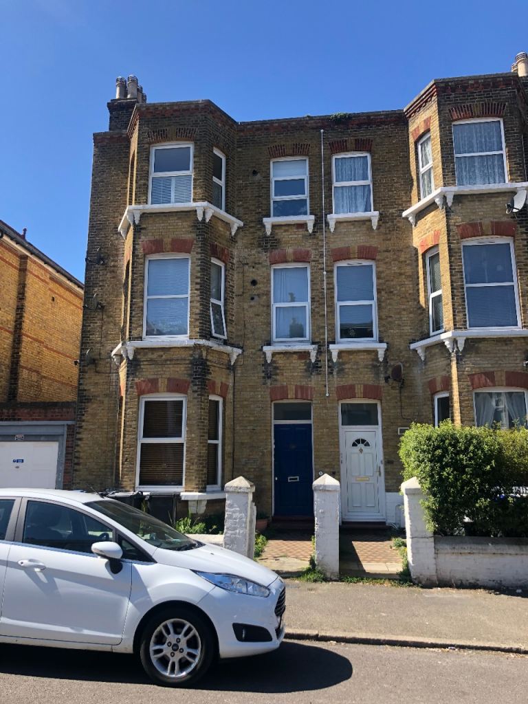 Flat Sweyn Road in Thanet