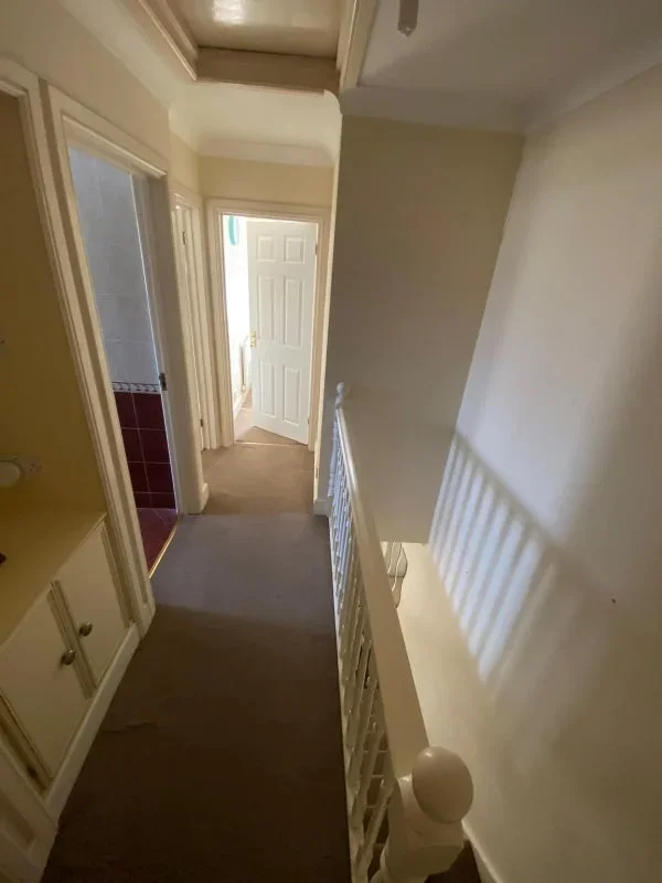 House Crowland Avenue in Greater London