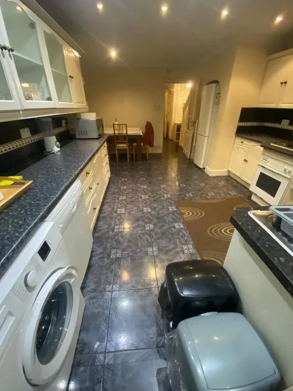House Crowland Avenue in Greater London