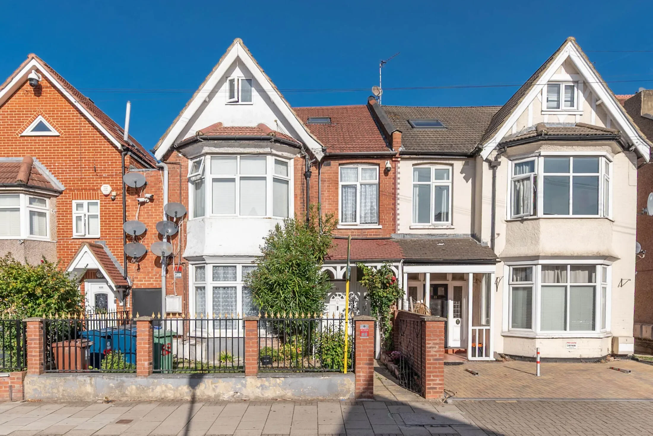 Flat Hindes Road in Greater London