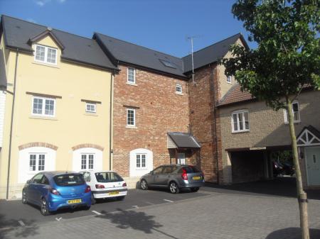 Flat Maybold Crescent in Blunsdon St Andrew