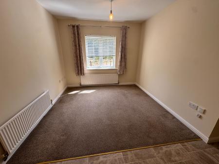 Flat Maybold Crescent in Blunsdon St Andrew
