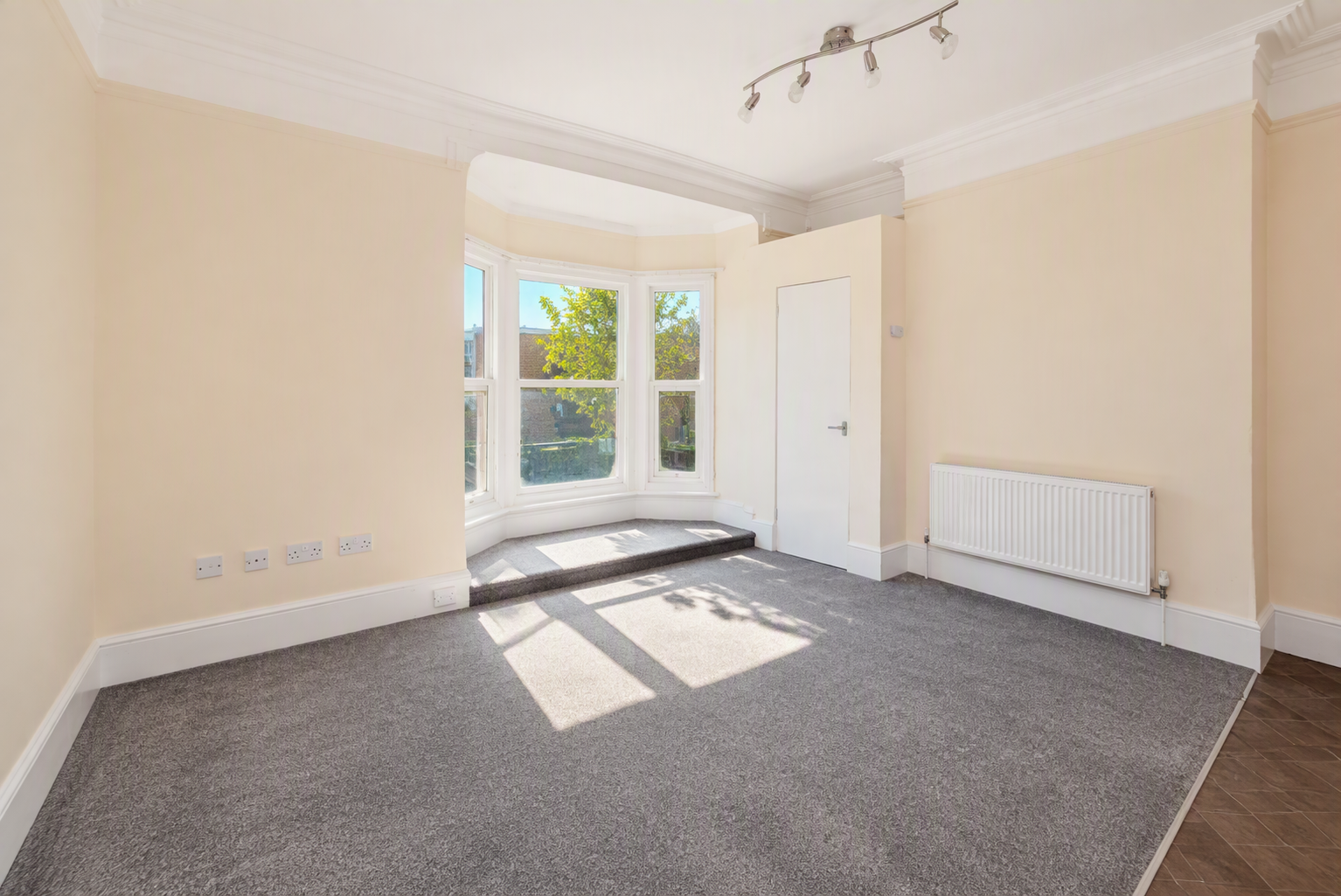 Flat Fawcett Road in Portsmouth