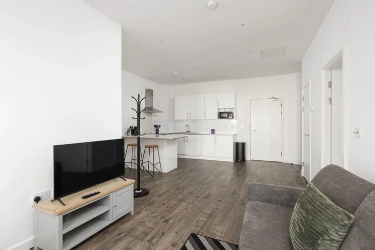Flat Wellesley Road in Greater London