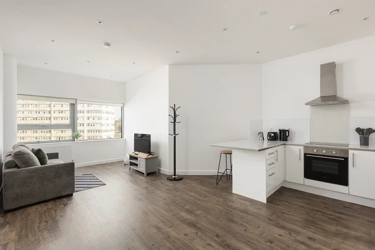 Flat Wellesley Road in Greater London