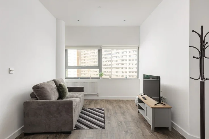 Flat Wellesley Road in Greater London