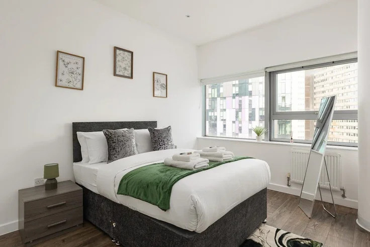 Flat Wellesley Road in Greater London