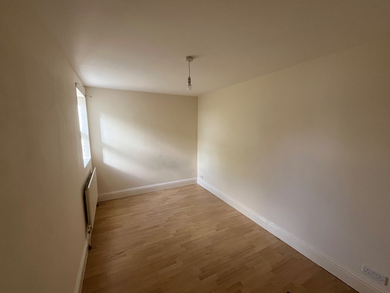 Flat Dunheved Road North in Greater London