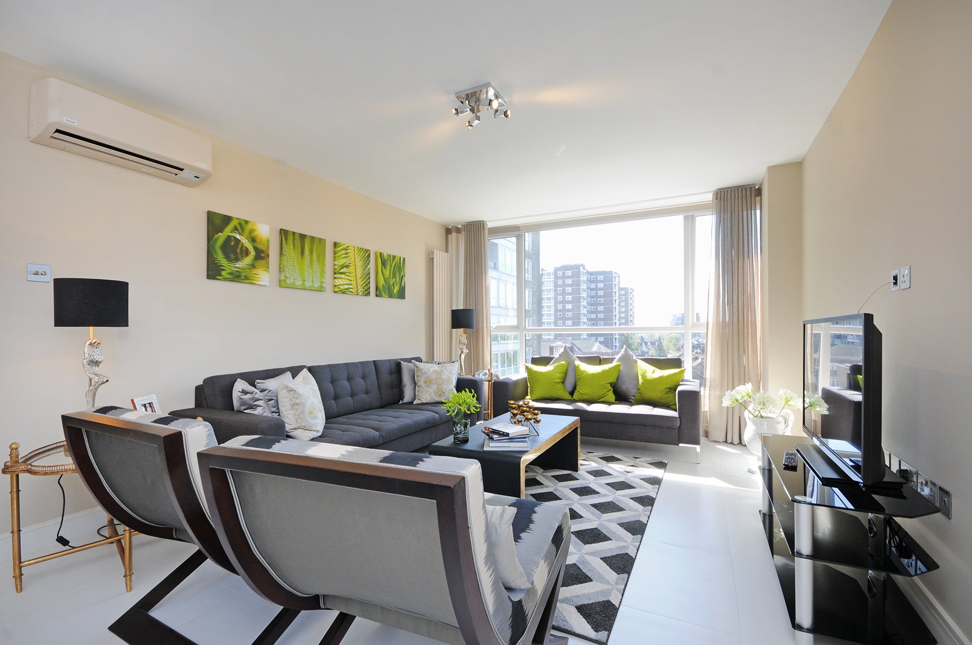 Flat Blair Court in Greater London