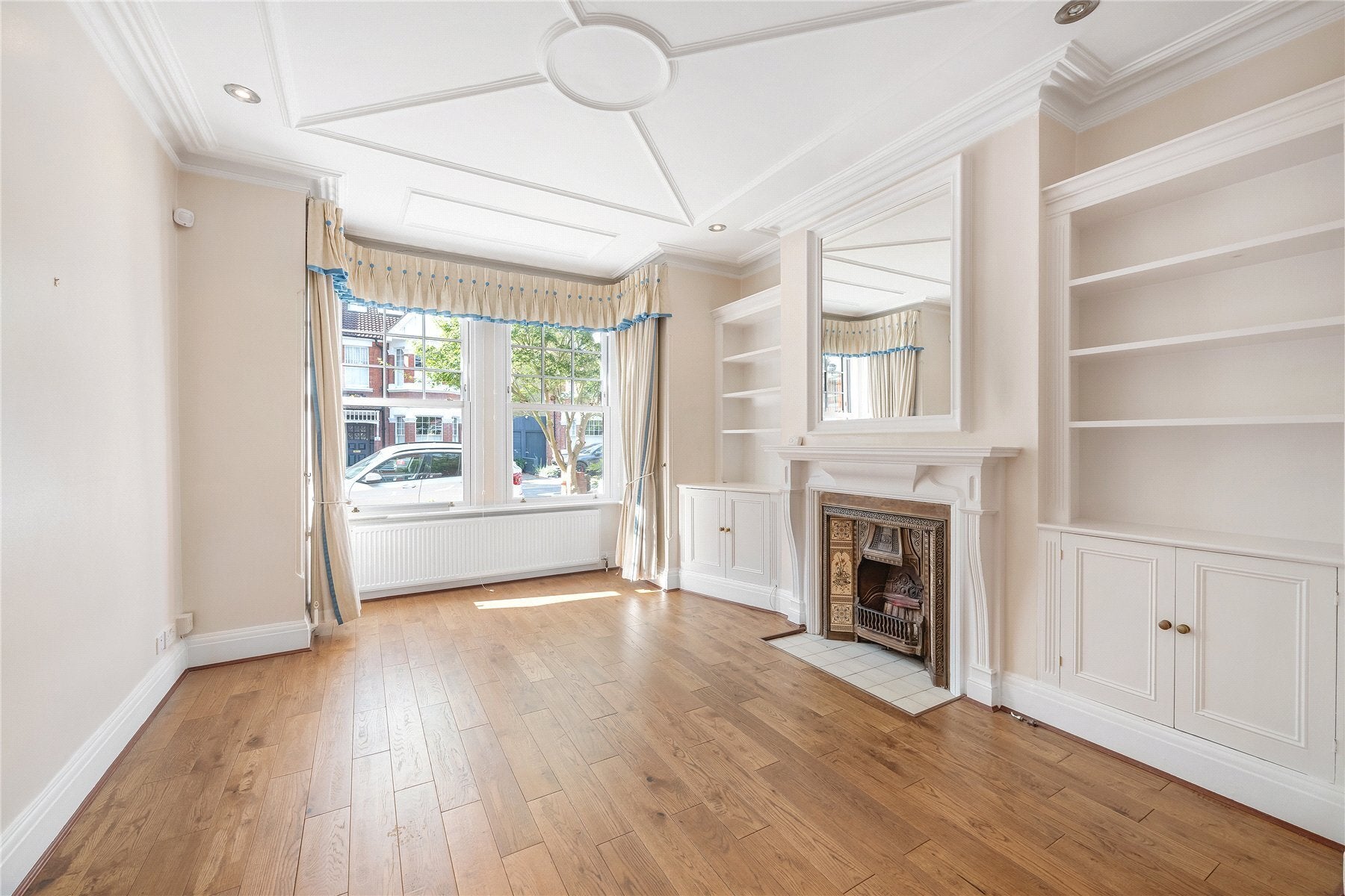 House Hadley Gardens in Greater London