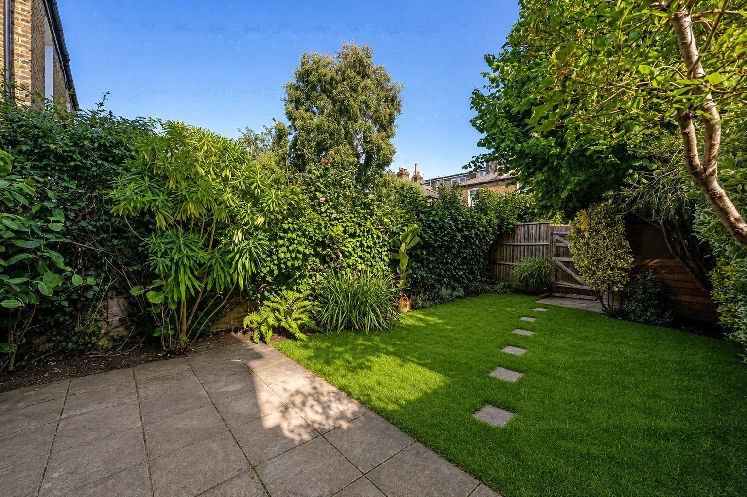 House Hadley Gardens in Greater London