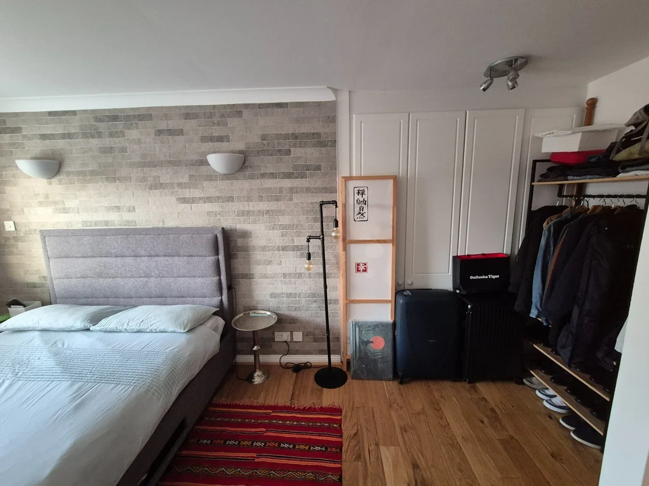 Room Narrow Street in Greater London