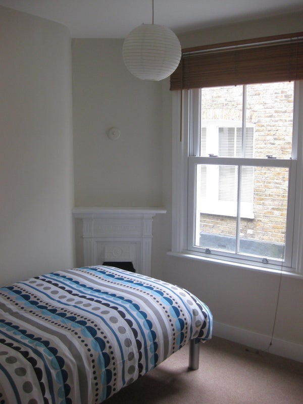 Room Dornton Road in Greater London