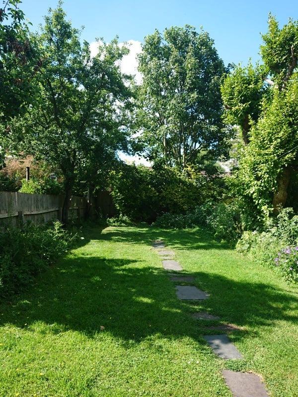 Room Dornton Road in Greater London