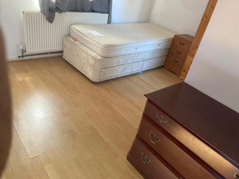 Room Sparrows Herne in Basildon