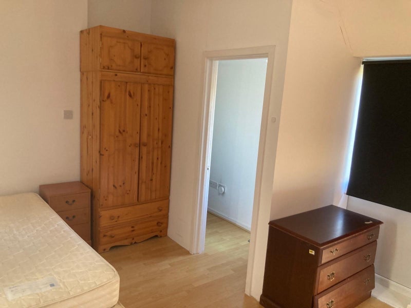 Room Sparrows Herne in Basildon