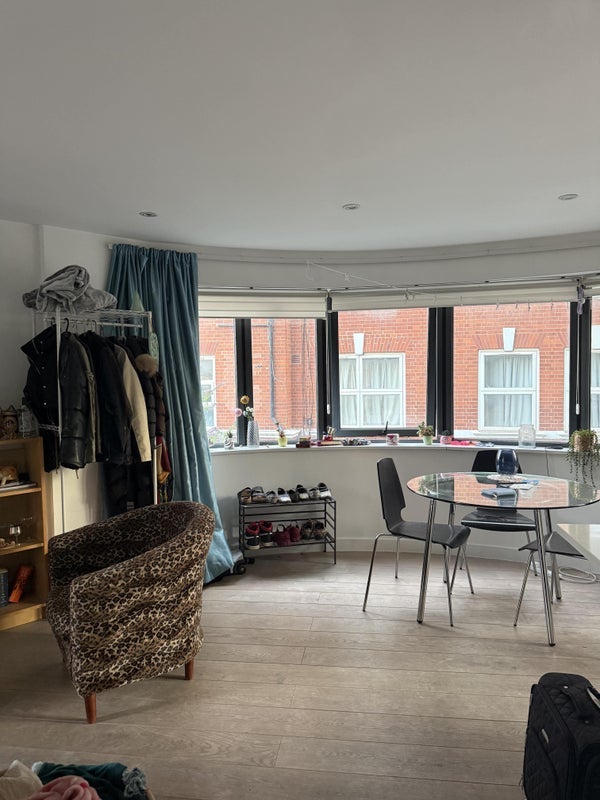 Room Sceptre Road in Greater London