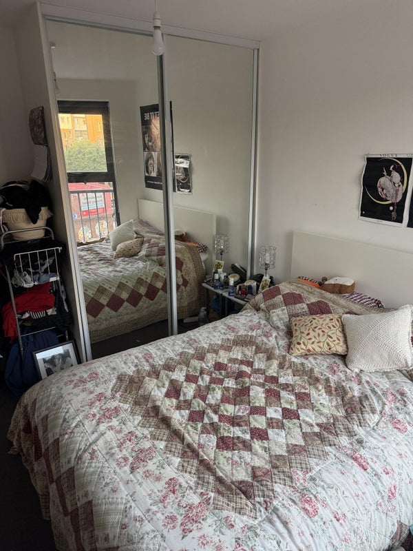 Room Sceptre Road in Greater London