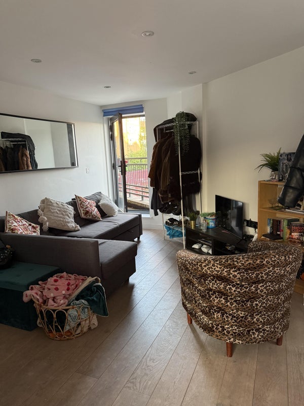 Room Sceptre Road in Greater London