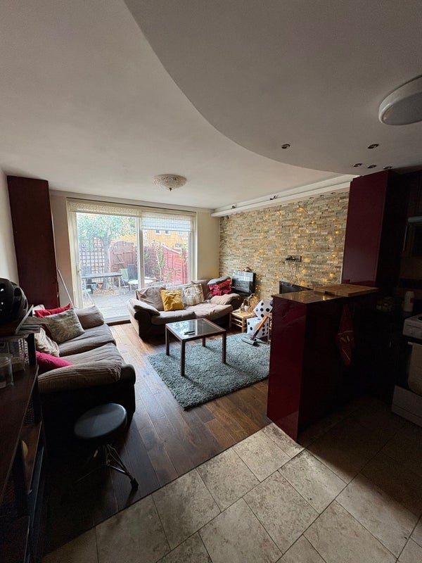 Room Solway Close in Greater London