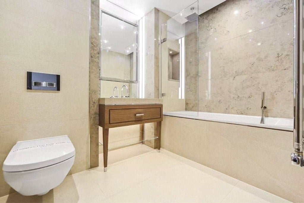 Flat Strand in City of Westminster