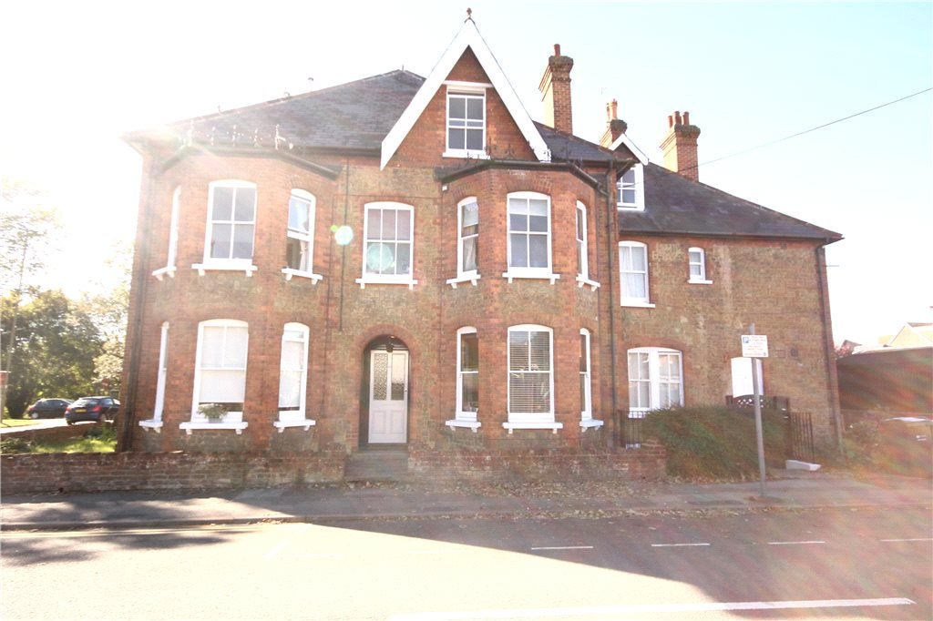Flat York Road in Guildford