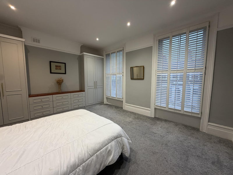 Room Mapledene Road in Greater London