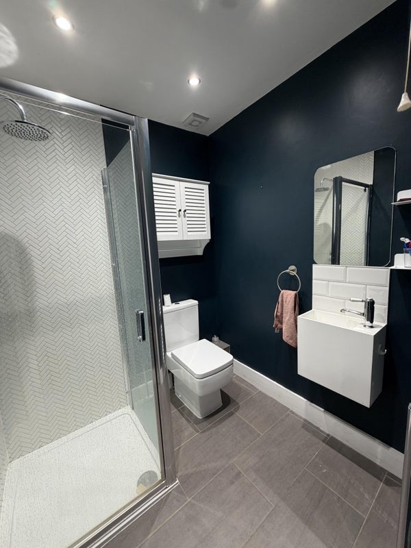 Room Mapledene Road in Greater London