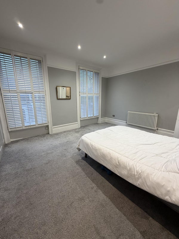 Room Mapledene Road in Greater London