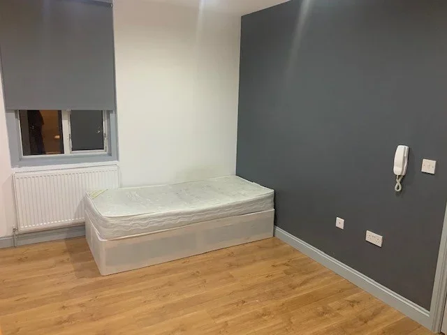 Room Bensham Lane in Greater London