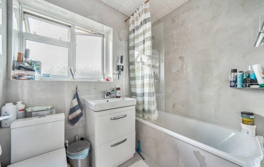 Flat Cecilia Close in London
