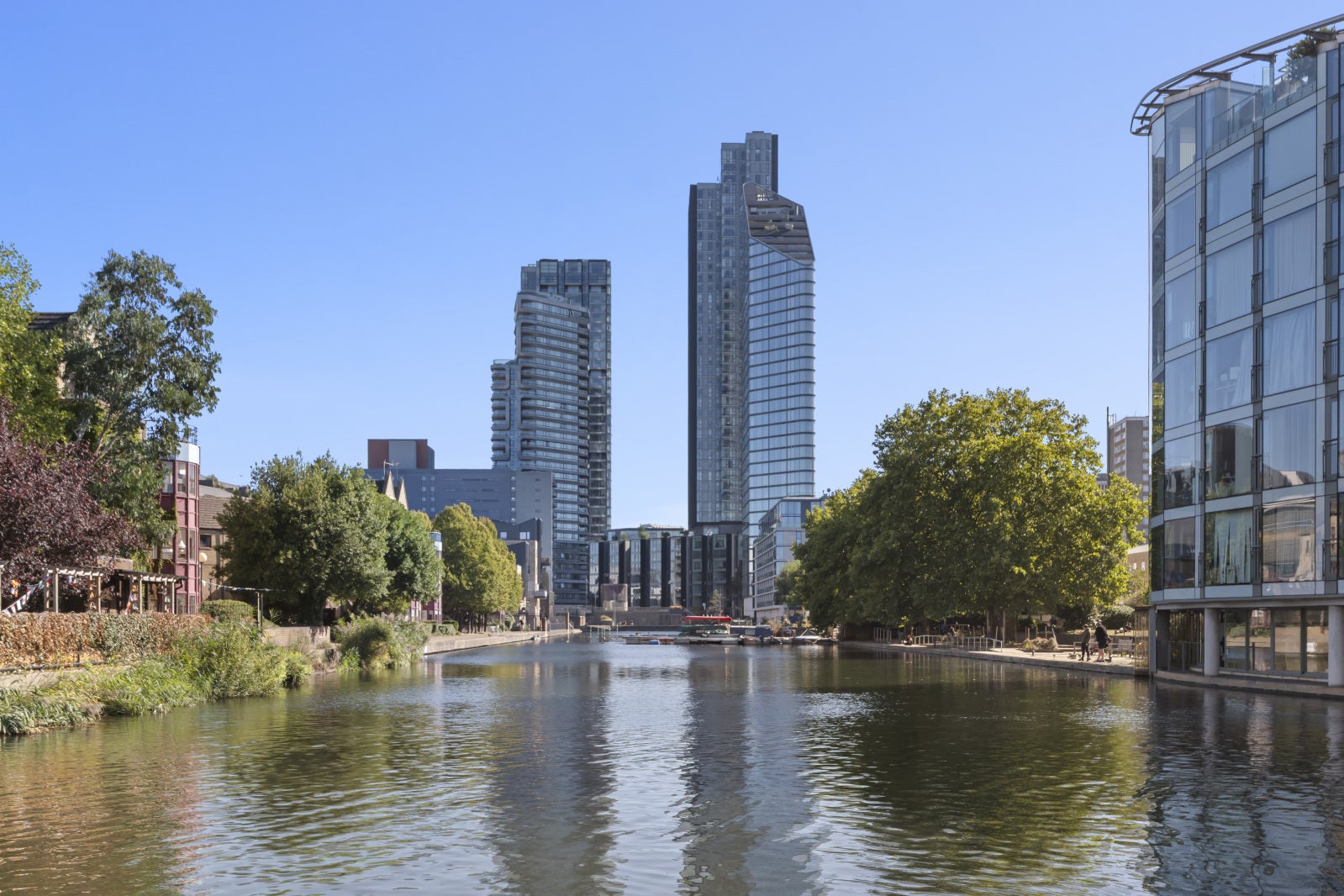 Flat Eagle Wharf Road in Greater London