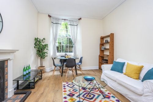 Flat Bellevue Crescent in City of Edinburgh