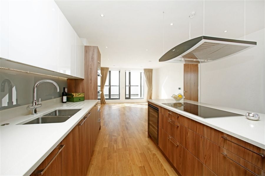 Flat King Charles I Island in City of Westminster
