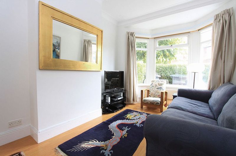 Flat Dunbar Road in Greater London