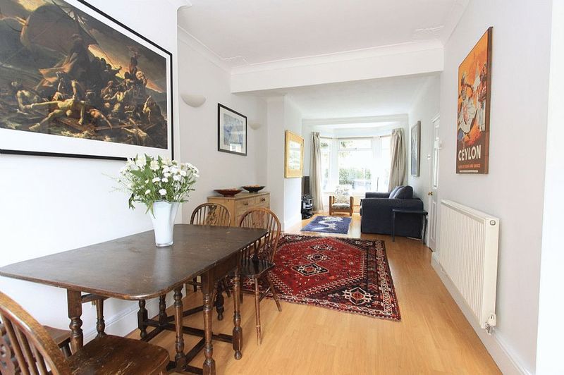 Flat Dunbar Road in Greater London
