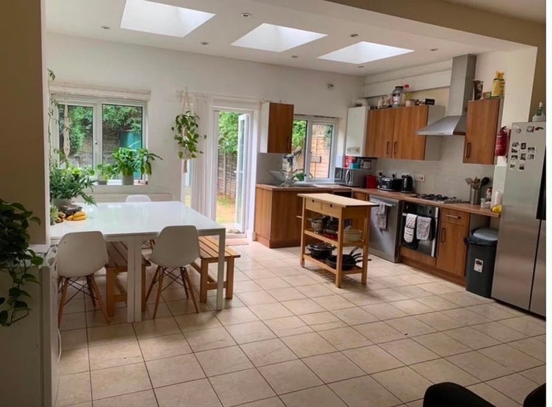Room Ravenslea Road in Greater London