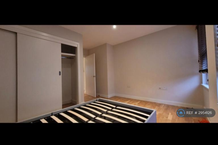 Flat Whyteleafe Hill in Caterham on the Hill