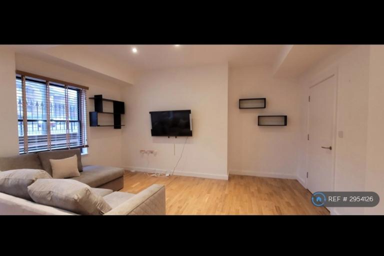 Flat Whyteleafe Hill in Caterham on the Hill