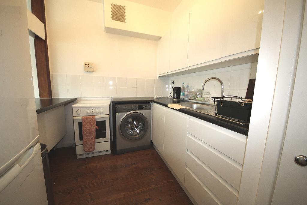 Flat John Islip Street in London