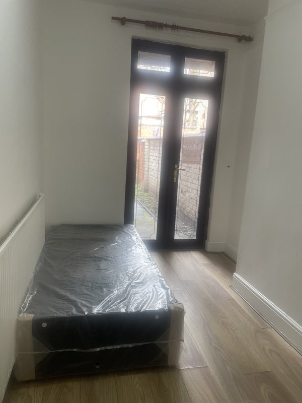 Room Walsgrave Road in Coventry