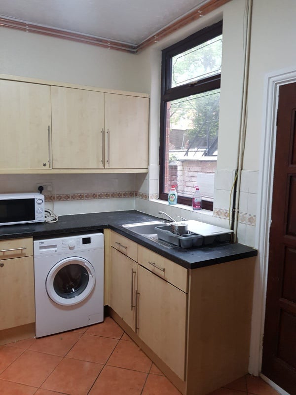 Room Walsgrave Road in Coventry