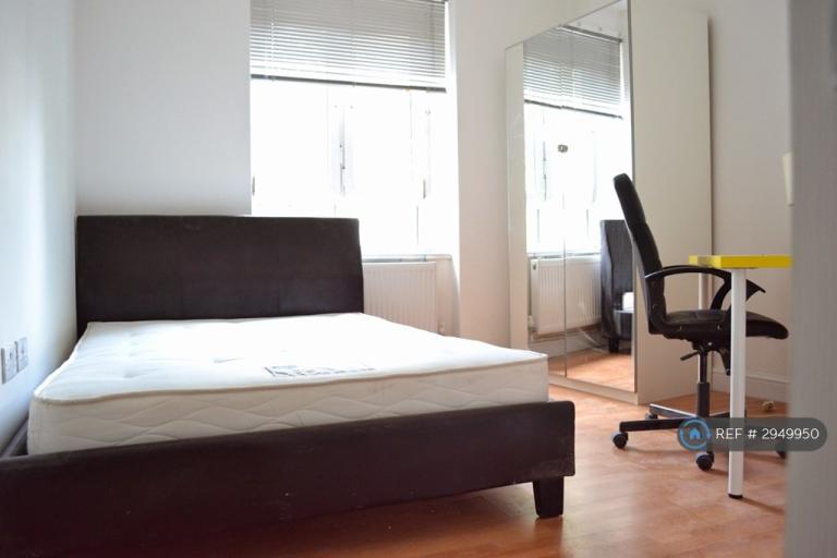Flat Scott Lidgett Crescent in Greater London