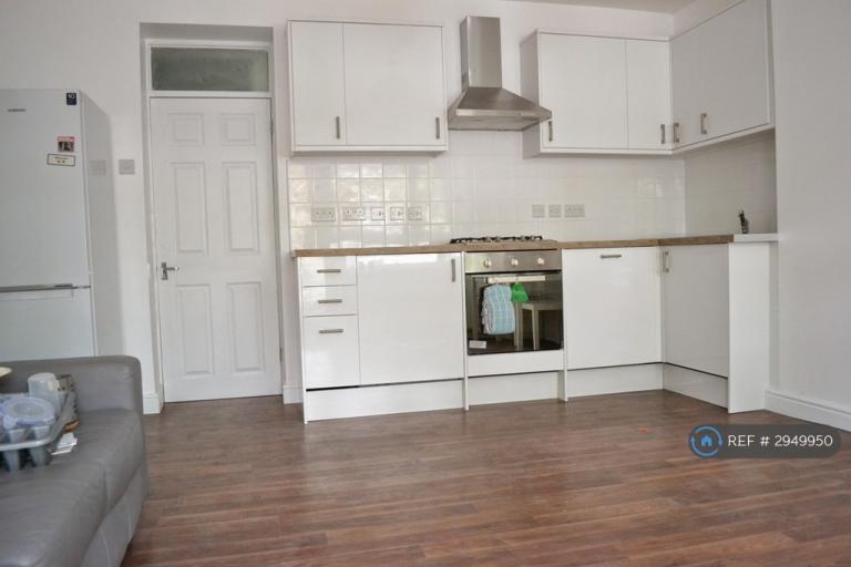 Flat Scott Lidgett Crescent in Greater London