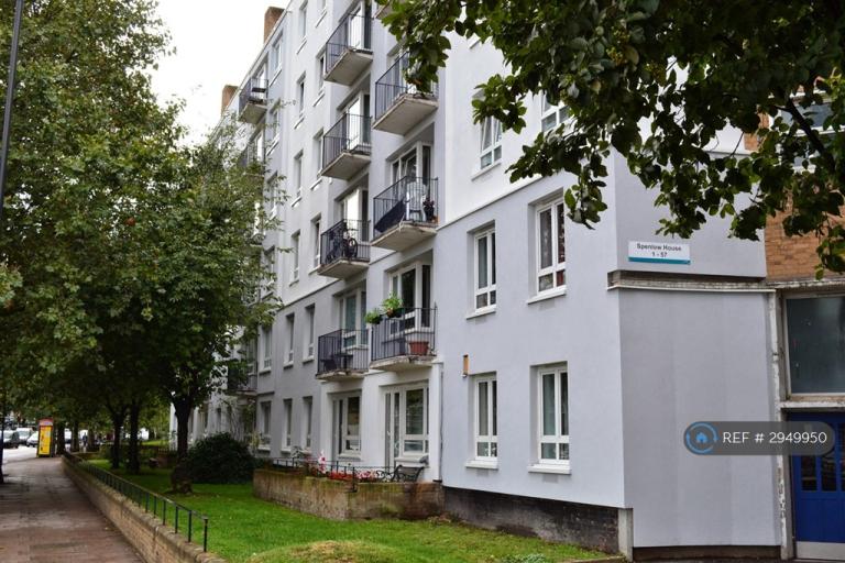 Flat Scott Lidgett Crescent in Greater London