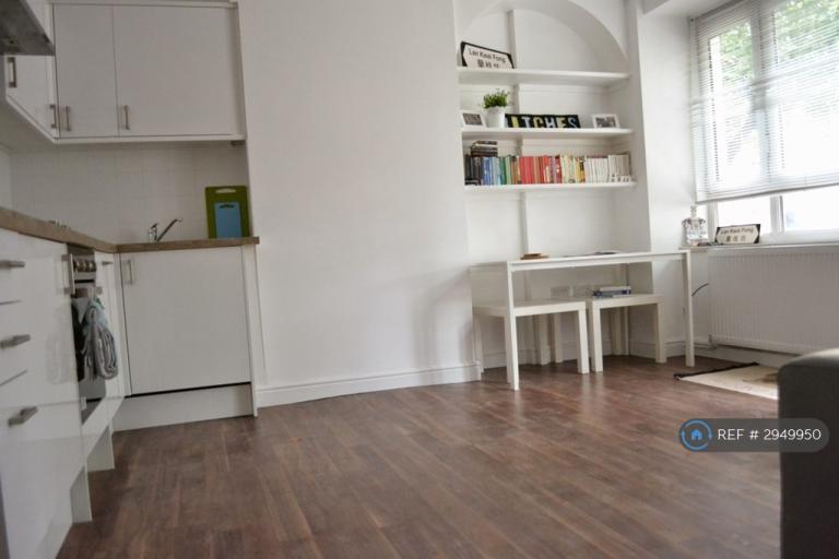 Flat Scott Lidgett Crescent in Greater London