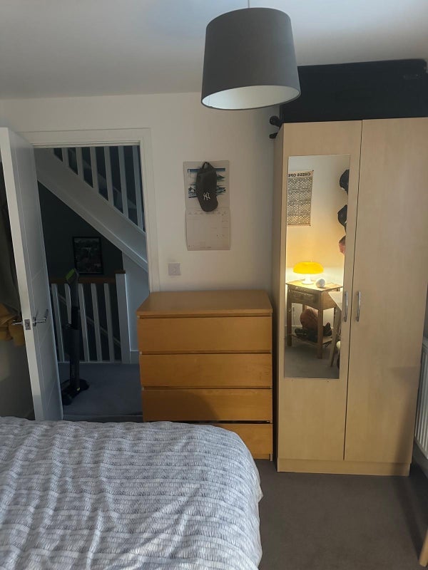 Room Old Pump House Close in Bristol