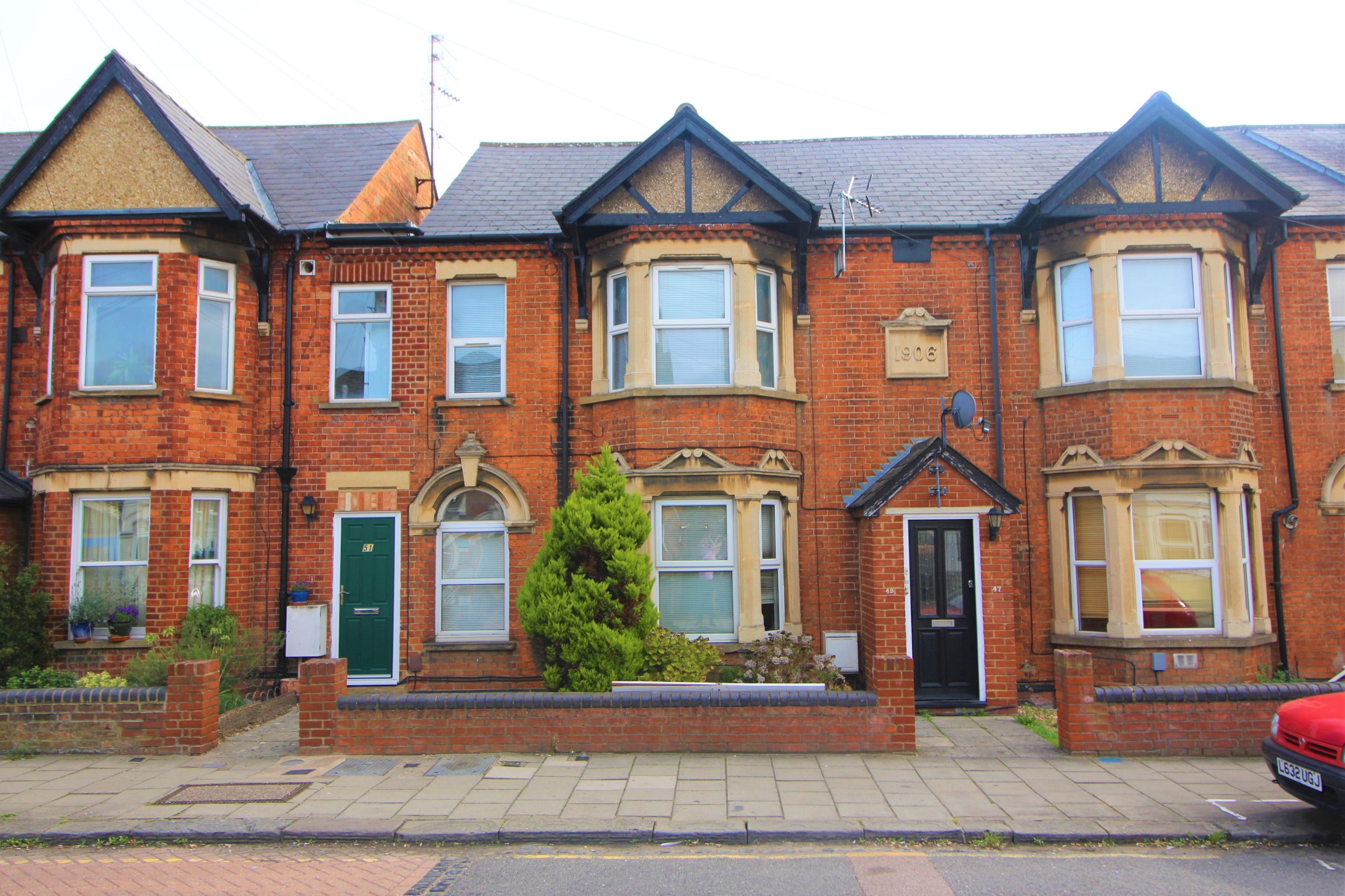 Flat Hurst Grove in Bedford