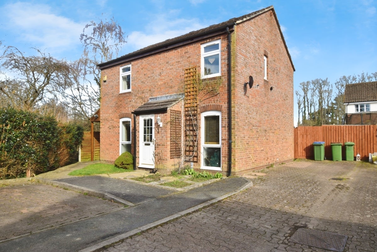 House Maude Close in Folkestone and Hythe District